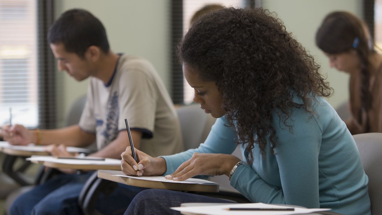 La Universidad cuenta con distintas becas y apoyos financieros para que los estudiantes puedan iniciar y culminar sus carreras.