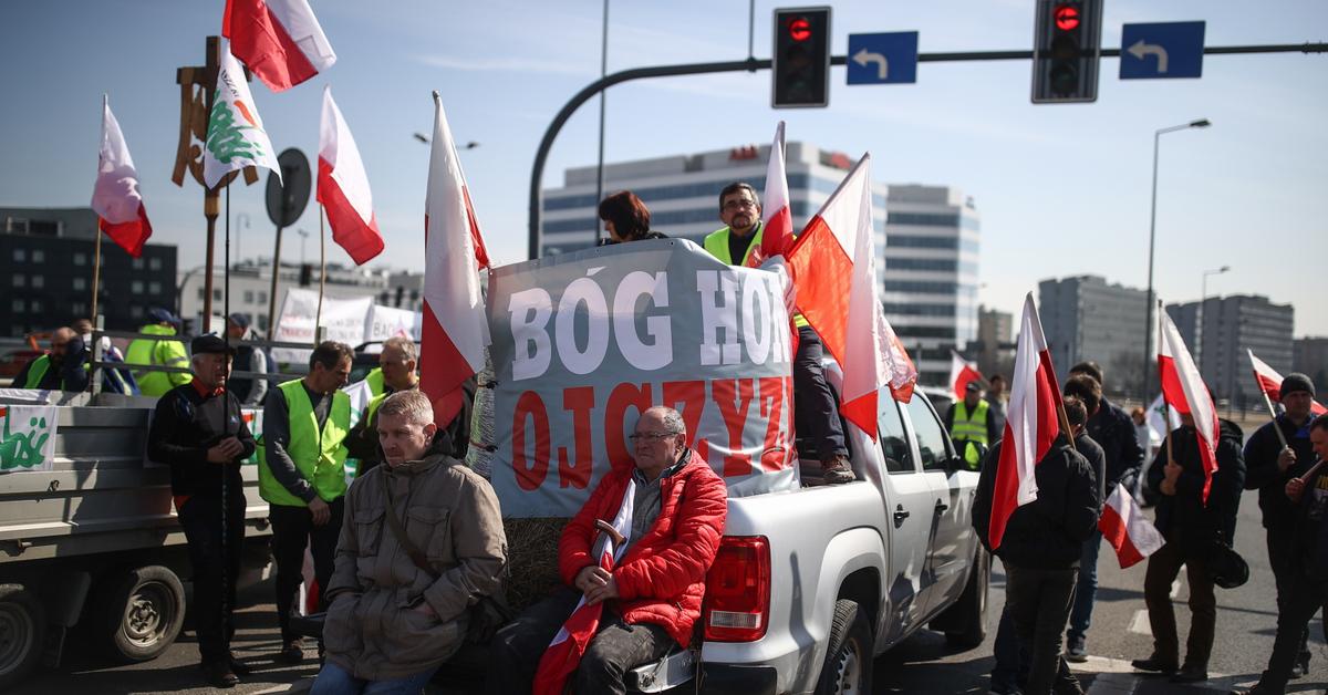 Farmers' protest.  There are "preliminary arrangements" with the government, but there is still a long way to an agreement