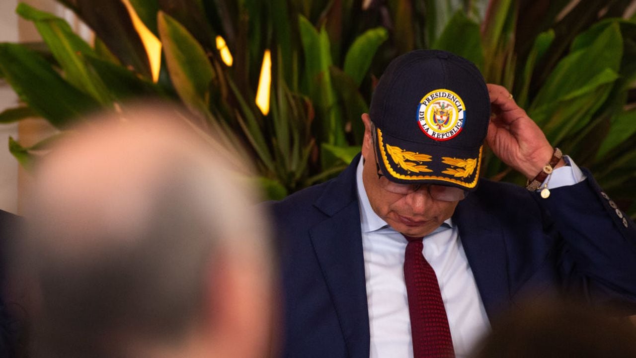 El presidente colombiano Gustavo Petro participa en la visita oficial del presidente brasileño Lula da Silva a Bogotá, Colombia, el 17 de abril de 2024. (Foto de Sebastian Barros/NurPhoto vía Getty Images)