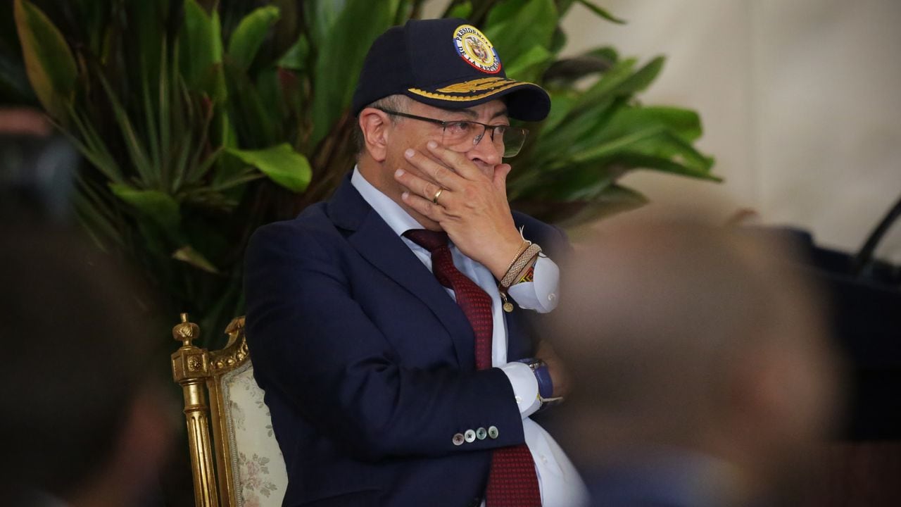 They air dirty laundry on President Petro live through audios in which Aida Merlano threatens him