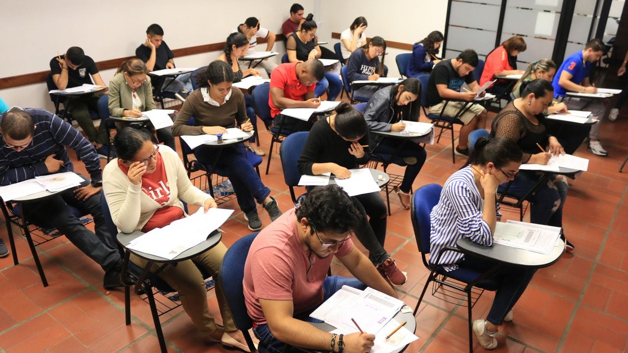They warn of inconsistencies in Education Reform, with the project almost approved in Congress