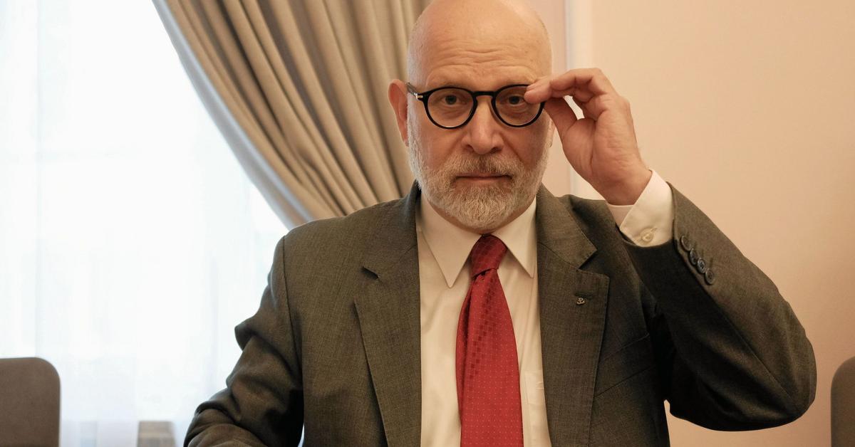 Maciej Świrski arbitrarily punishes the media and then collects "debts"