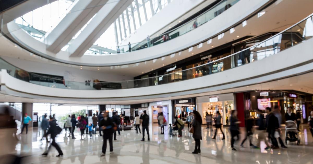 Dynamic growth in sales in shopping centers. Small galleries in the lead