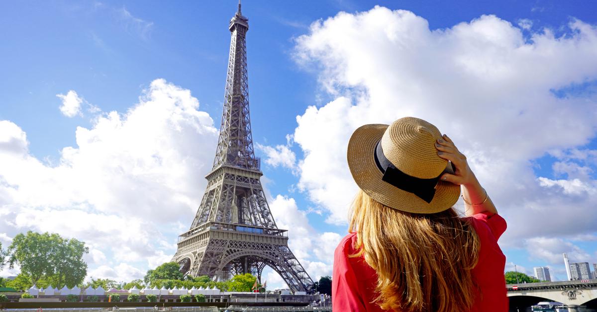 Unprecedented drop in guest numbers at Parisian bars and restaurants