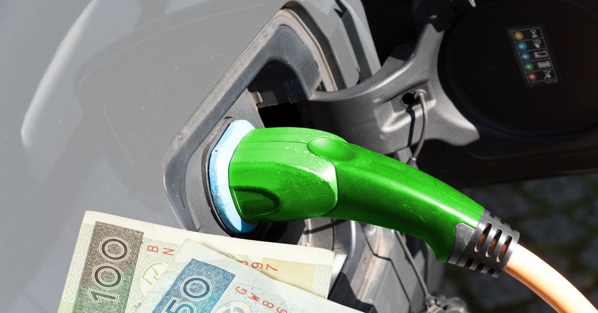 Internal combustion or electric? Electrician users have no doubt