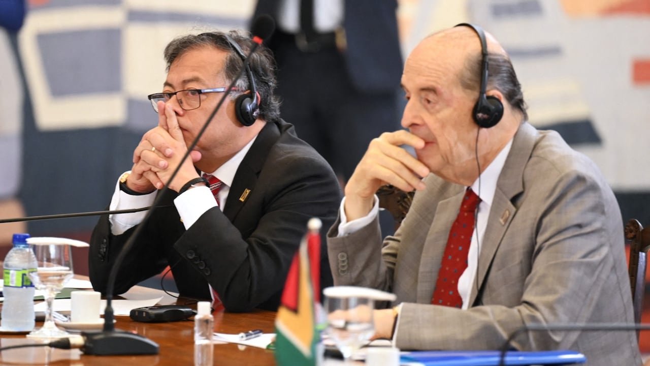 If Álvaro Leyva lies, as President Petro says: Why don't you demand it? "It is controlled, enslaved"