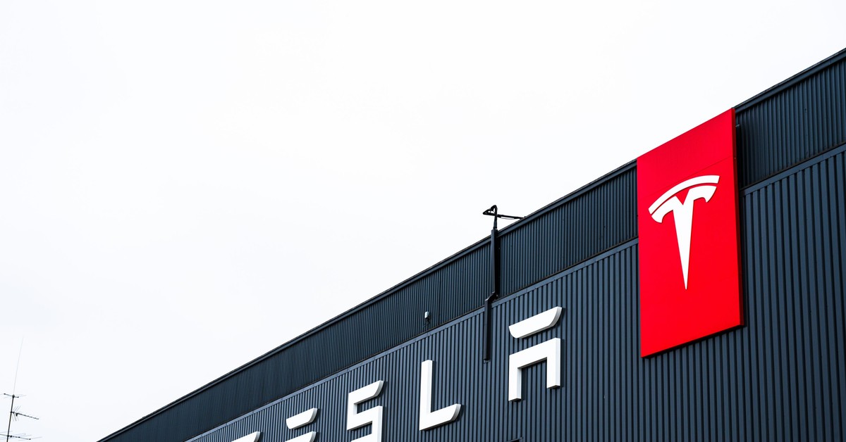 Tesla's fatal results. Revenues from the automotive industry fell by one -fifth