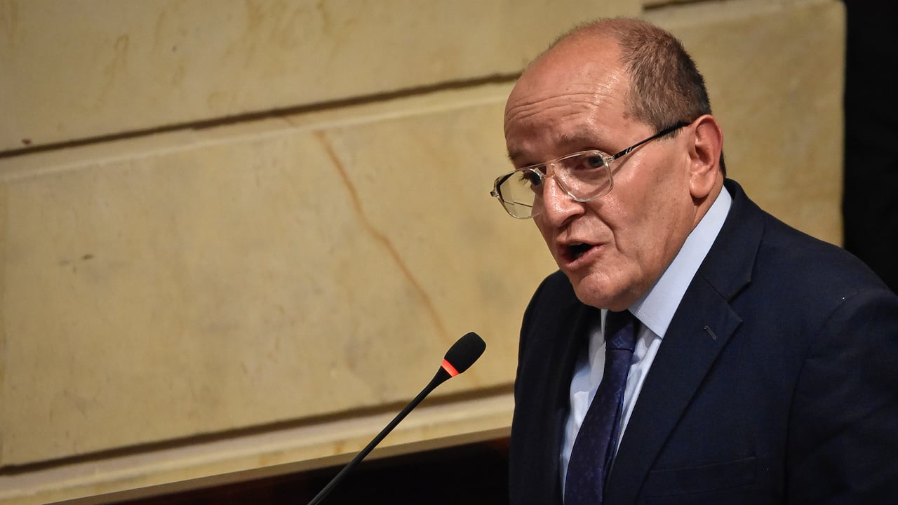 The message to Álvaro Echeverry in the midst of controversy for being a supposed Petro card in the CNE: "We cannot give us luxury"
