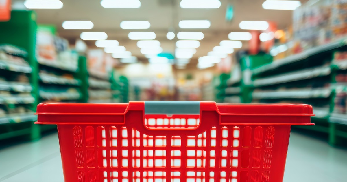 Trade on Sunday? Society and voters shared sharply (survey)