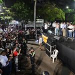 Why did Petro wait five hours? Congressmen talk about buses and the amount of food distributed to the "town" of Barranquilla