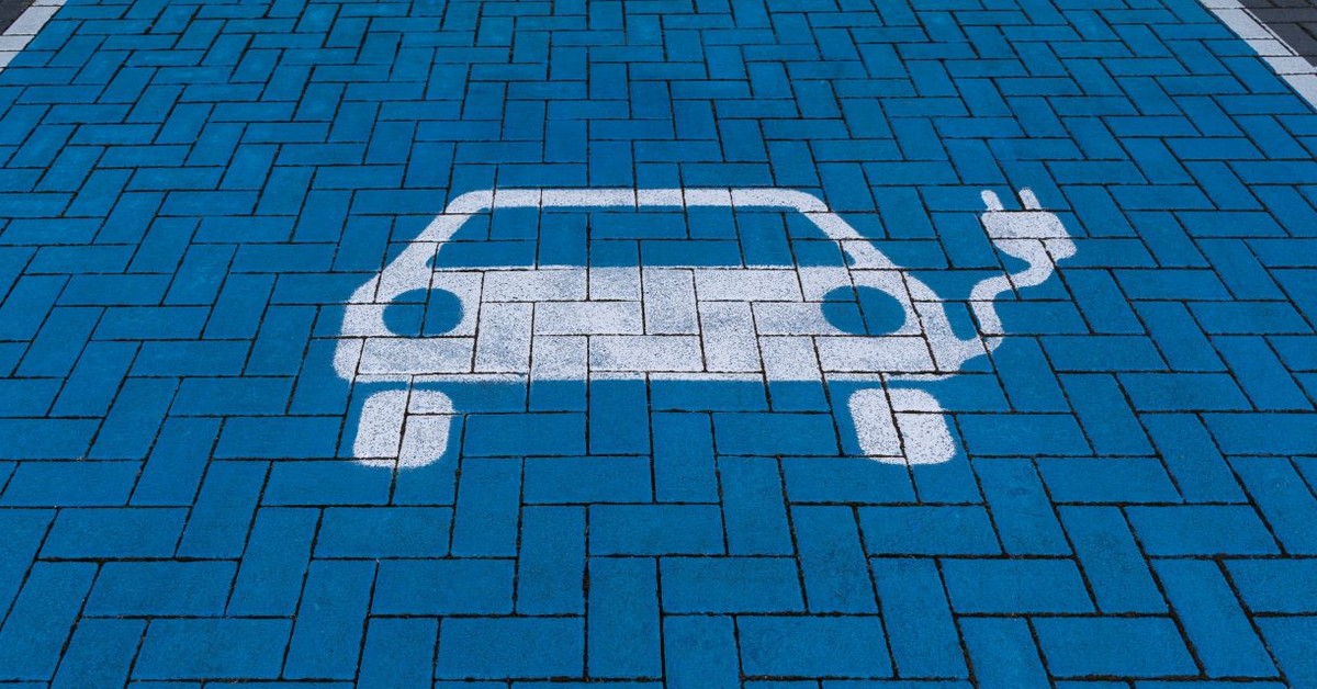 Will Poland ride the wave of electromobility? Clean transport is an opportunity for the Polish economy