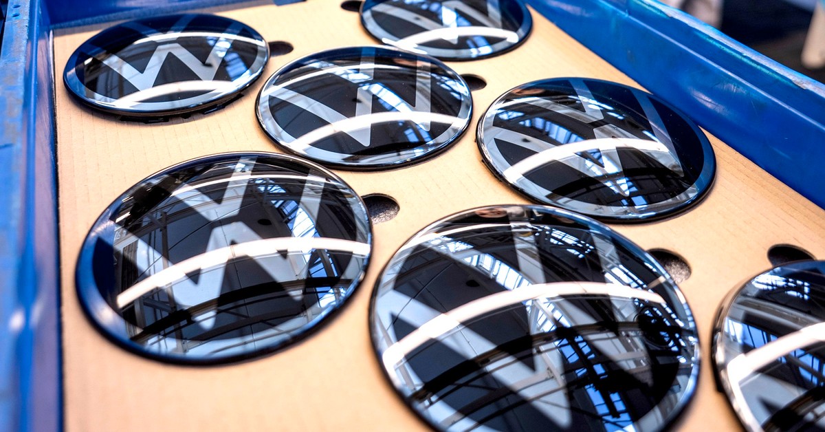 Volkswagen rally. The German company's profit fell by almost half